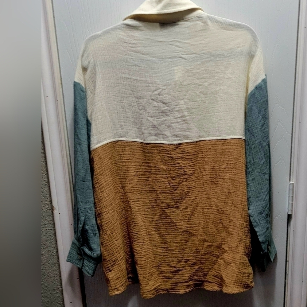 Acoa Color Block Crinkle Shirt size S NWOT - Picture 3 of 7